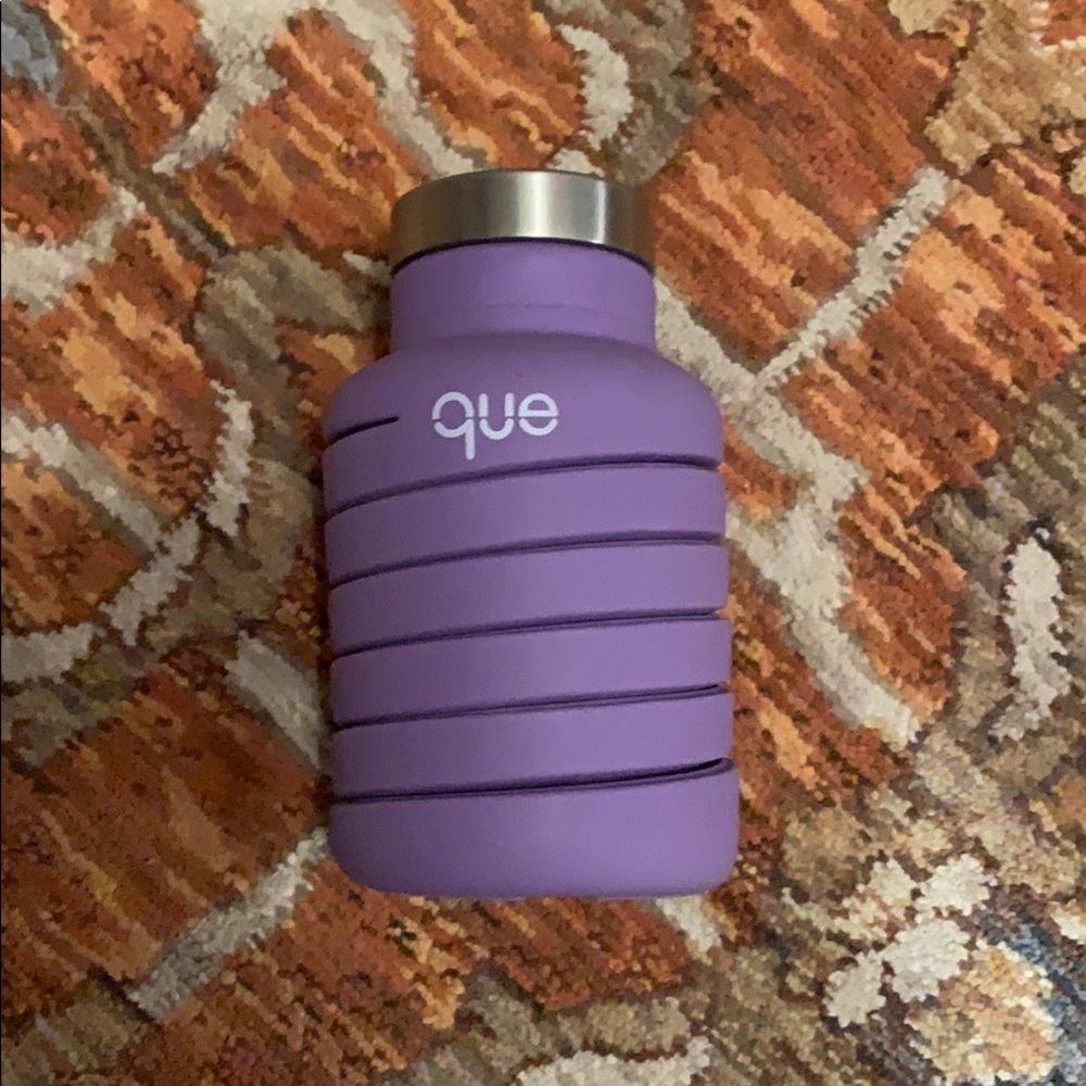 NEW Que collapsible water bottle
